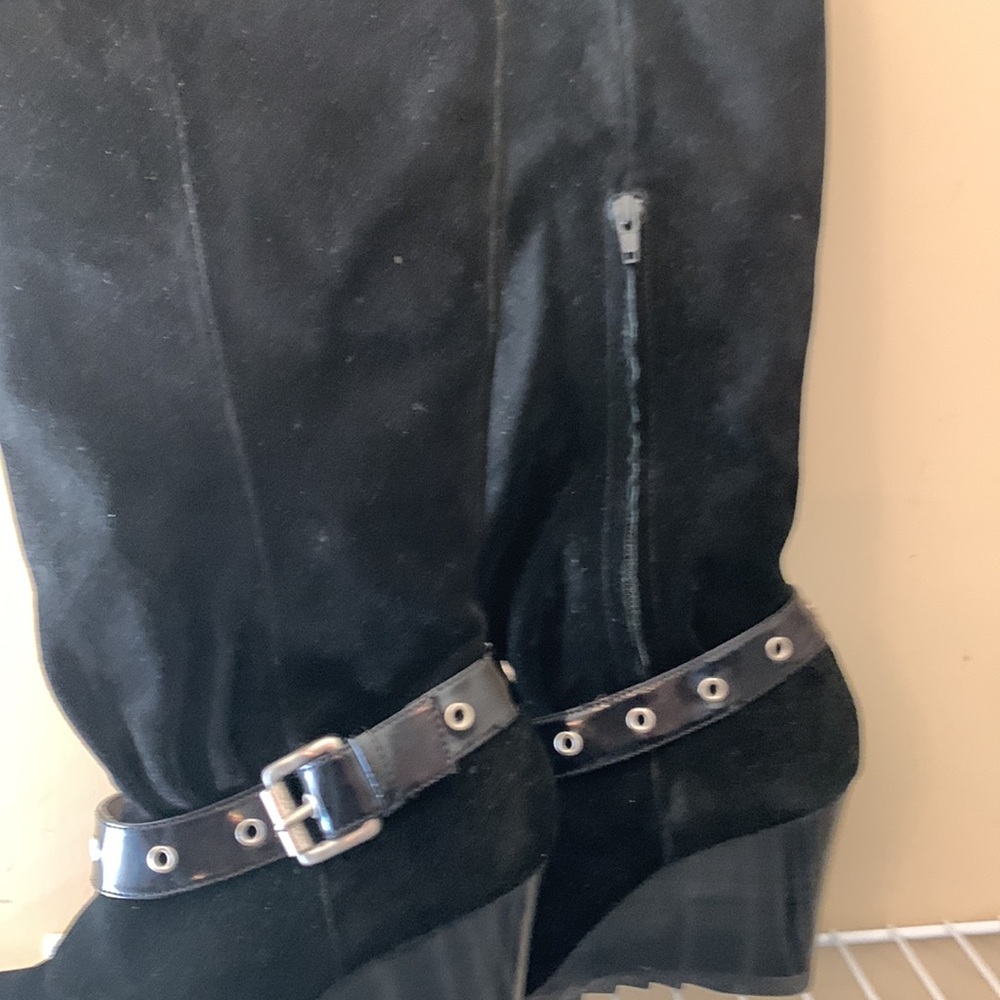 Michael Kors genuine suede wedge boots.  Never worn - Picture 2 of 4